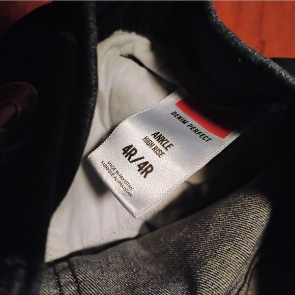 Women's Black Jeans / White Stripes Size: 4R (1033) - Picture 5 of 5